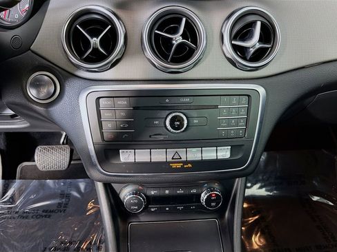 Used 2020 Mercedes-Benz GLA 250 w/ Premium Package image 20