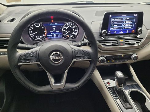 Used 2024 Nissan Altima 2.5 SV FWD image 22