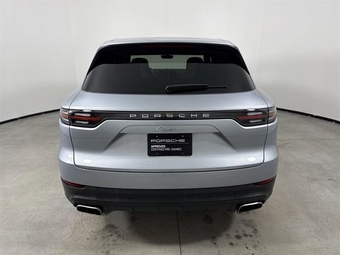 Certified 2023 Porsche Cayenne Platinum Edition image 6