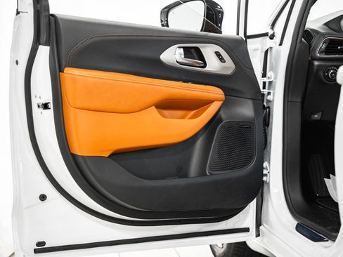 New 2026 Chrysler Pacifica Pinnacle image 35