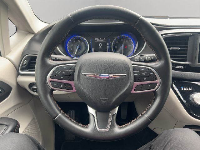 Used 2020 Chrysler Pacifica Touring-L FWD image 15