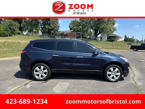 Used 2017 Chevrolet Traverse LT w/ Style and Technology Package FWD image 1