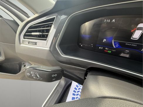 Used 2024 Volkswagen Tiguan SE AWD/4WD image 22