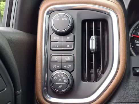 Used 2021 Chevrolet Silverado 1500 High Country w/ Technology Package AWD/4WD image 28