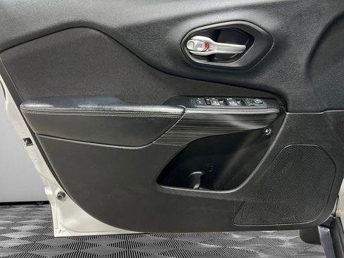 Used 2014 Jeep Cherokee Latitude w/ Cold Weather Group image 20