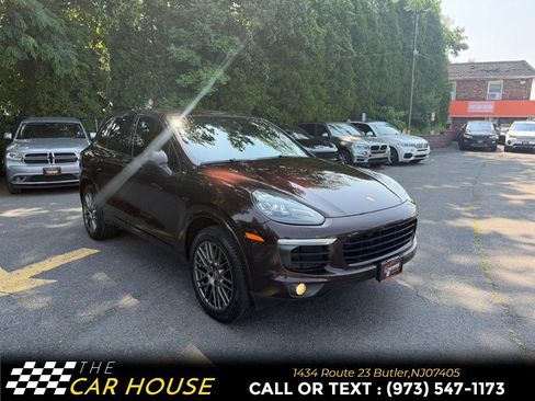 Used 2017 Porsche Cayenne AWD/4WD image 5