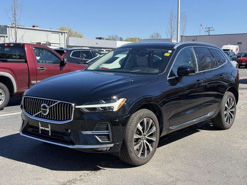 Used 2023 Volvo XC60 B5 Plus w/ Climate Package image 4