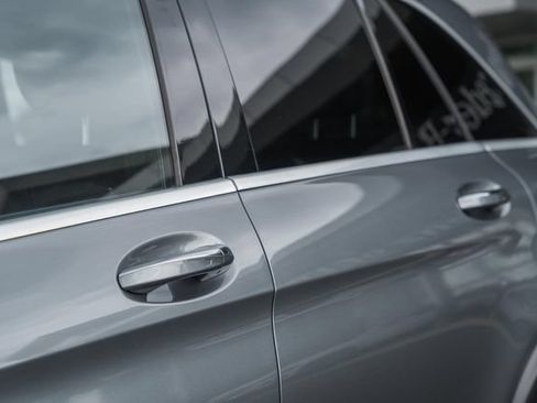 Used 2021 Mercedes-Benz GLC 300 4MATIC image 16