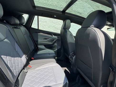 Used 2026 Volkswagen Tiguan SEL R-Line image 12