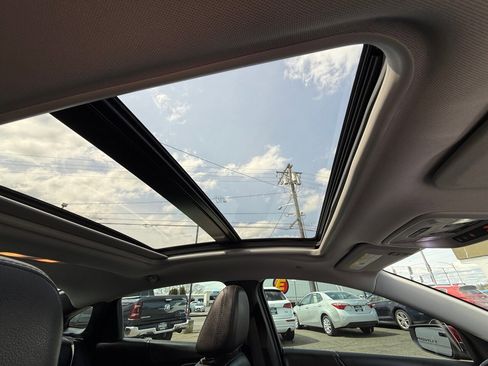 Used 2018 Chevrolet Malibu LT w/ Leather Package image 17