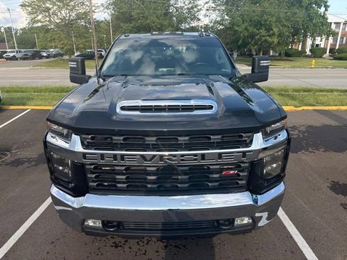 Used 2022 Chevrolet Silverado 2500 LT w/ Convenience Package AWD/4WD image 2