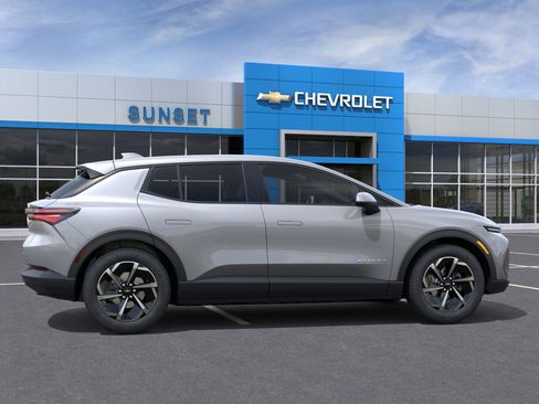 New 2026 Chevrolet Equinox EV LT image 5