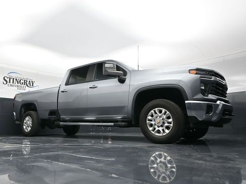 Used 2024 Chevrolet Silverado 3500 LT image 17