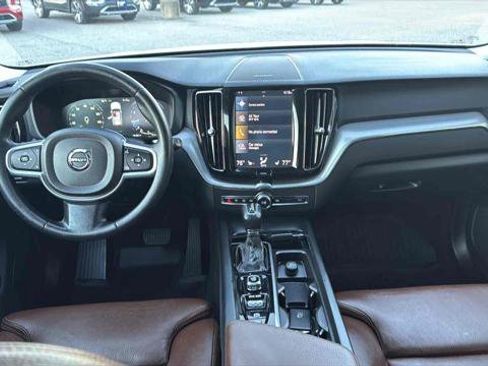 Used 2019 Volvo XC60 T5 Momentum w/ Multimedia Package image 24
