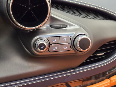 Used 2022 Ferrari F8 Tributo image 33