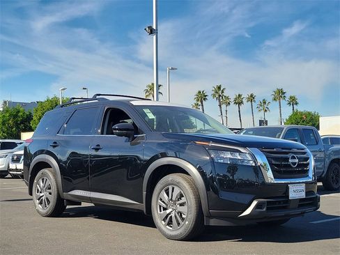 New 2025 Nissan Pathfinder SV w/ SV Premium Package image 23