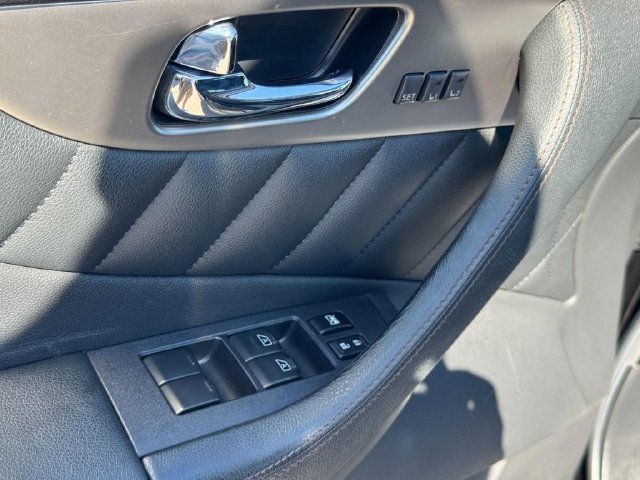 Used 2017 INFINITI QX70 AWD w/ Premium Package image 22