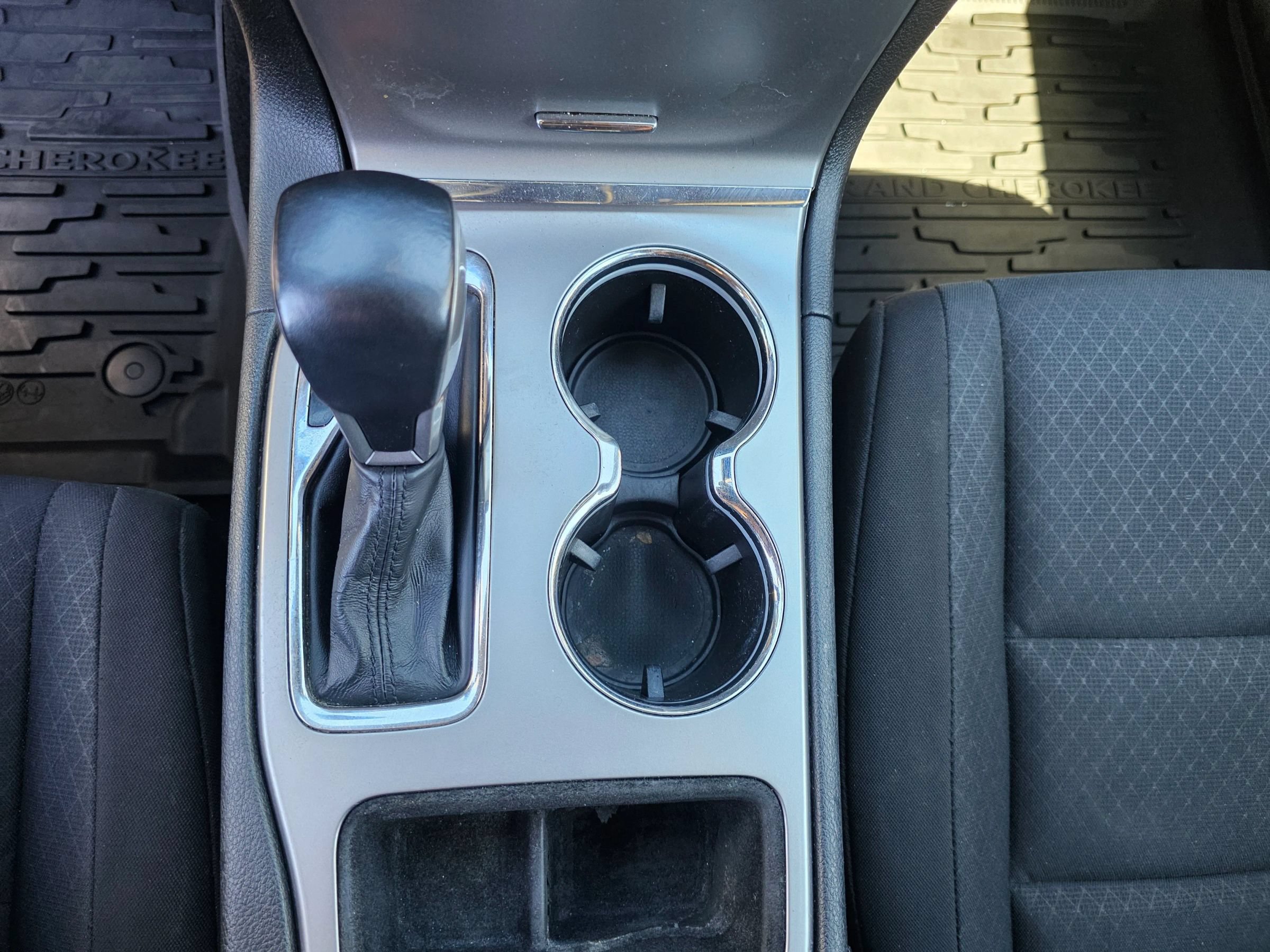 Used 2021 Jeep Grand Cherokee Laredo AWD/4WD image 14