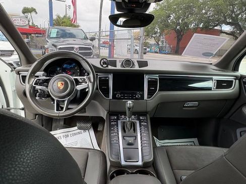 Used 2017 Porsche Macan image 21