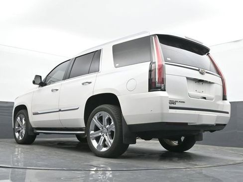 Used 2017 Cadillac Escalade Luxury AWD/4WD image 27