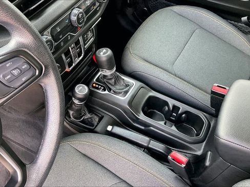 Used 2025 Jeep Wrangler Sport image 15