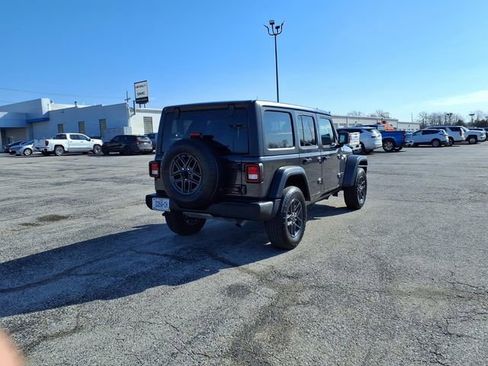 Used 2025 Jeep Wrangler Sport S image 22