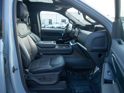 Used 2025 Ford Expedition Platinum w/ Stealth Performance Package AWD/4WD image 11