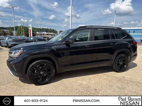 Used 2023 Volkswagen Atlas SE w/ Black Wheel Package FWD image 2