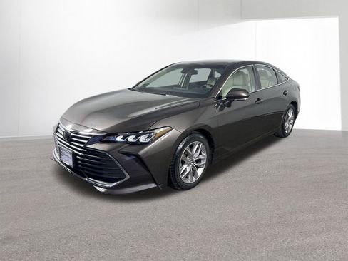 Used 2019 Toyota Avalon XLE image 25