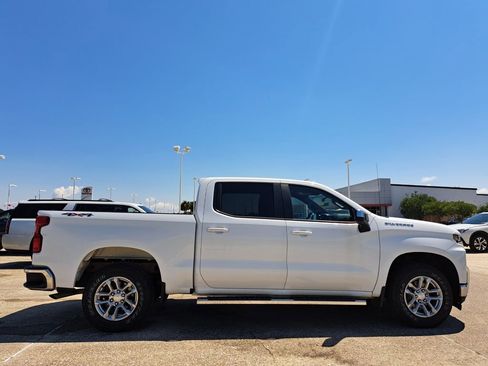 Used 2022 Chevrolet Silverado 1500 LT AWD/4WD image 4