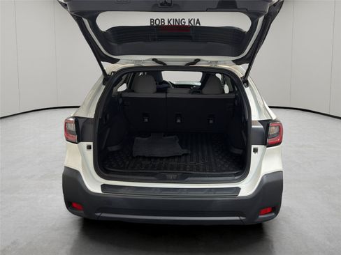 Used 2023 Subaru Outback Premium AWD/4WD image 12