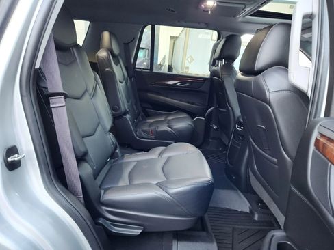 Used 2017 Cadillac Escalade Luxury image 19
