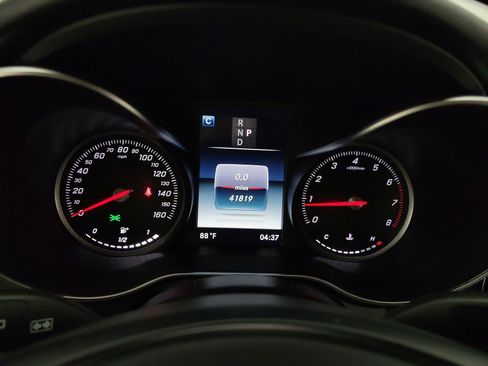 Used 2019 Mercedes-Benz GLC 300 4MATIC image 10