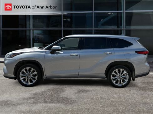 Used 2023 Toyota Highlander Limited AWD/4WD image 3
