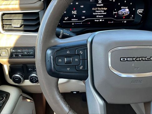 Used 2022 GMC Yukon Denali w/ Denali Premium Package image 23