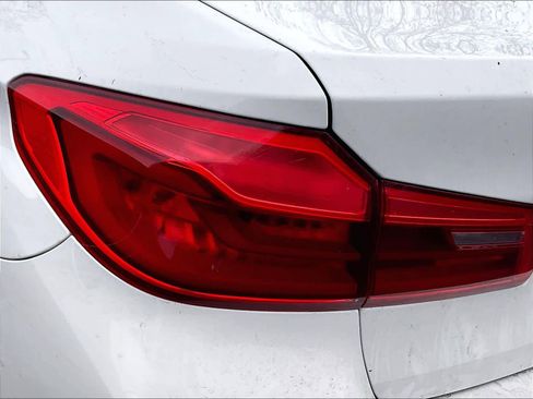 Used 2019 BMW 540i w/ Premium Package image 29