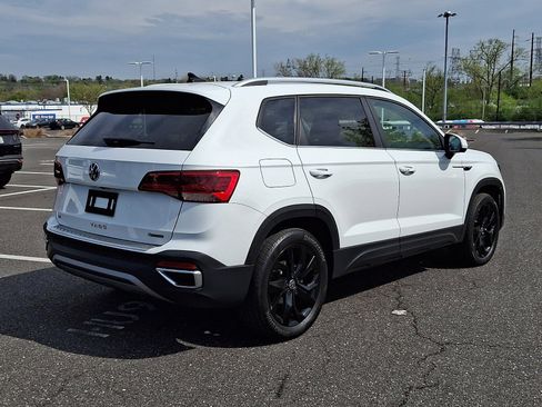 Used 2023 Volkswagen Taos SE w/ Panoramic Sunroof Package image 6