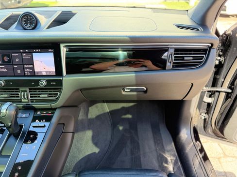 Used 2022 Porsche Macan AWD/4WD image 40