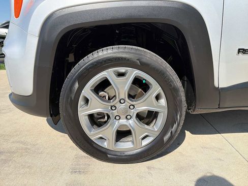 Used 2019 Jeep Renegade Limited w/ UConnect 8.4 Nav Group AWD/4WD image 10