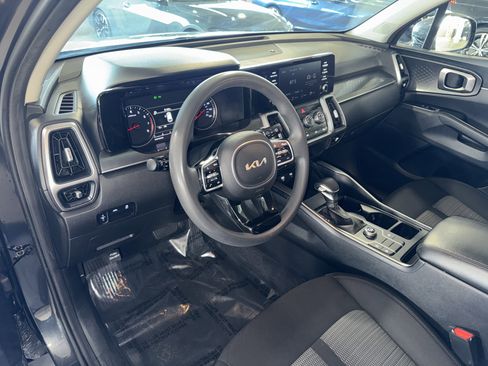 Used 2023 Kia Sorento LX image 19