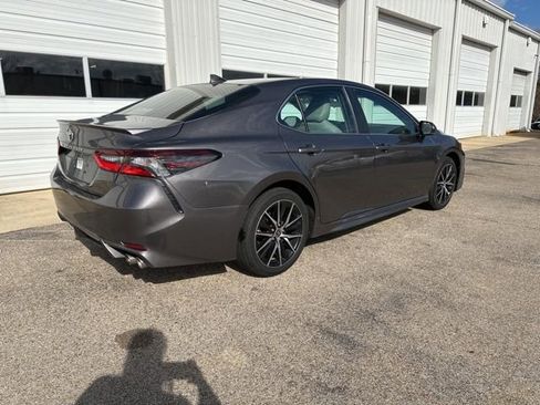 Used 2023 Toyota Camry SE image 3