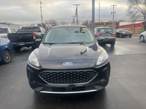 Used 2020 Ford Escape SE image 2