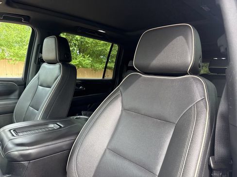Used 2022 GMC Yukon XL SLT w/ SLT Premium Package AWD/4WD image 13