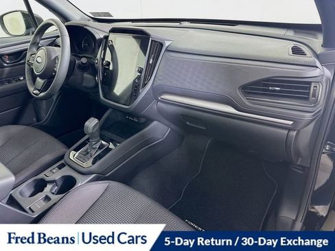 Used 2025 Subaru Forester Premium image 31
