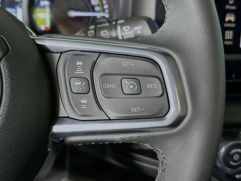 Used 2025 Jeep Wrangler Sahara w/ Safety Group image 17