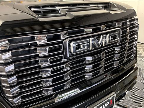 Used 2025 GMC Sierra 3500 Denali Ultimate AWD/4WD image 28