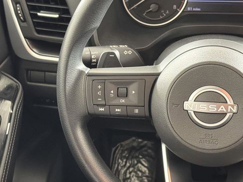 Used 2024 Nissan Rogue SV image 11