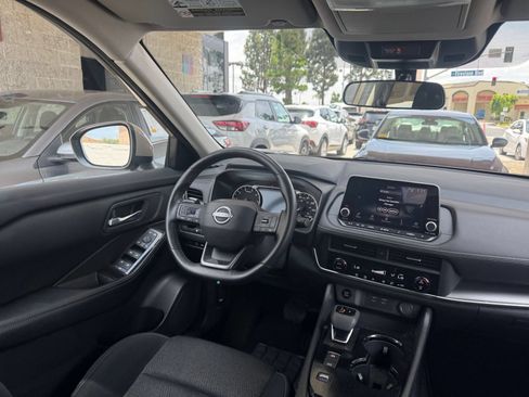Used 2025 Nissan Rogue SV FWD image 36