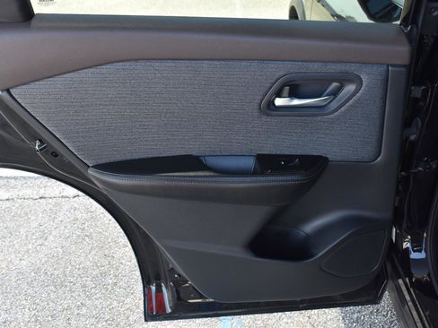 Used 2021 Nissan Rogue SV FWD image 46