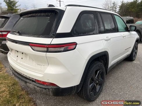 Used 2024 Jeep Grand Cherokee Altitude image 3